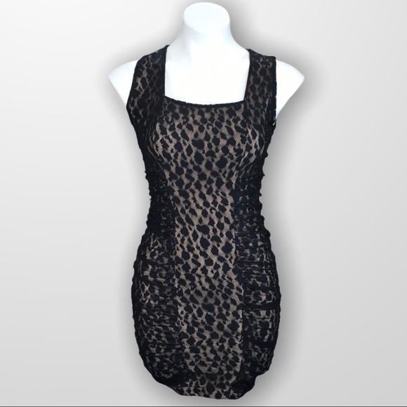 BCBGMaxAzria Dresses & Skirts - BCBG MAXAZRIA Lace Mini Dress Size Small